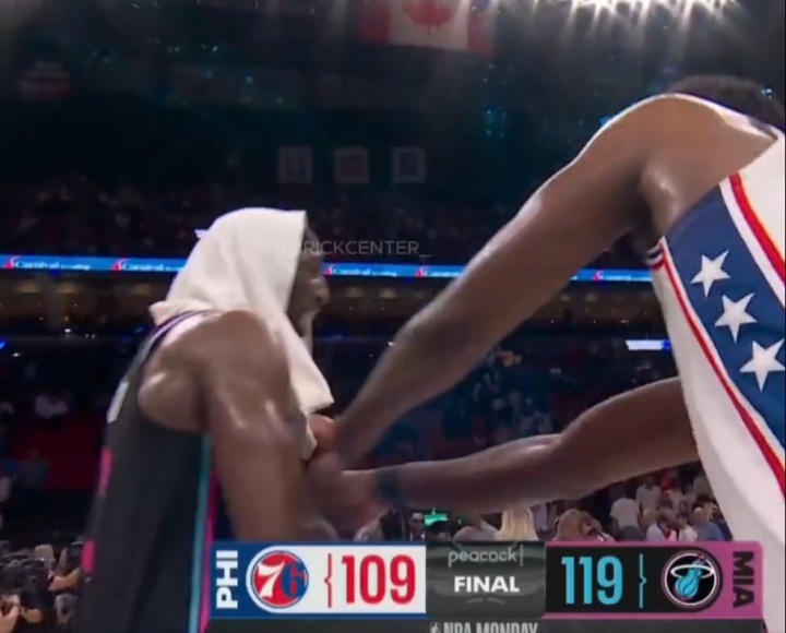 开云中国官网-好兄弟打你怎么了？恩比德&amp;热巴赛后热聊掐喉 前者：我根本没犯规