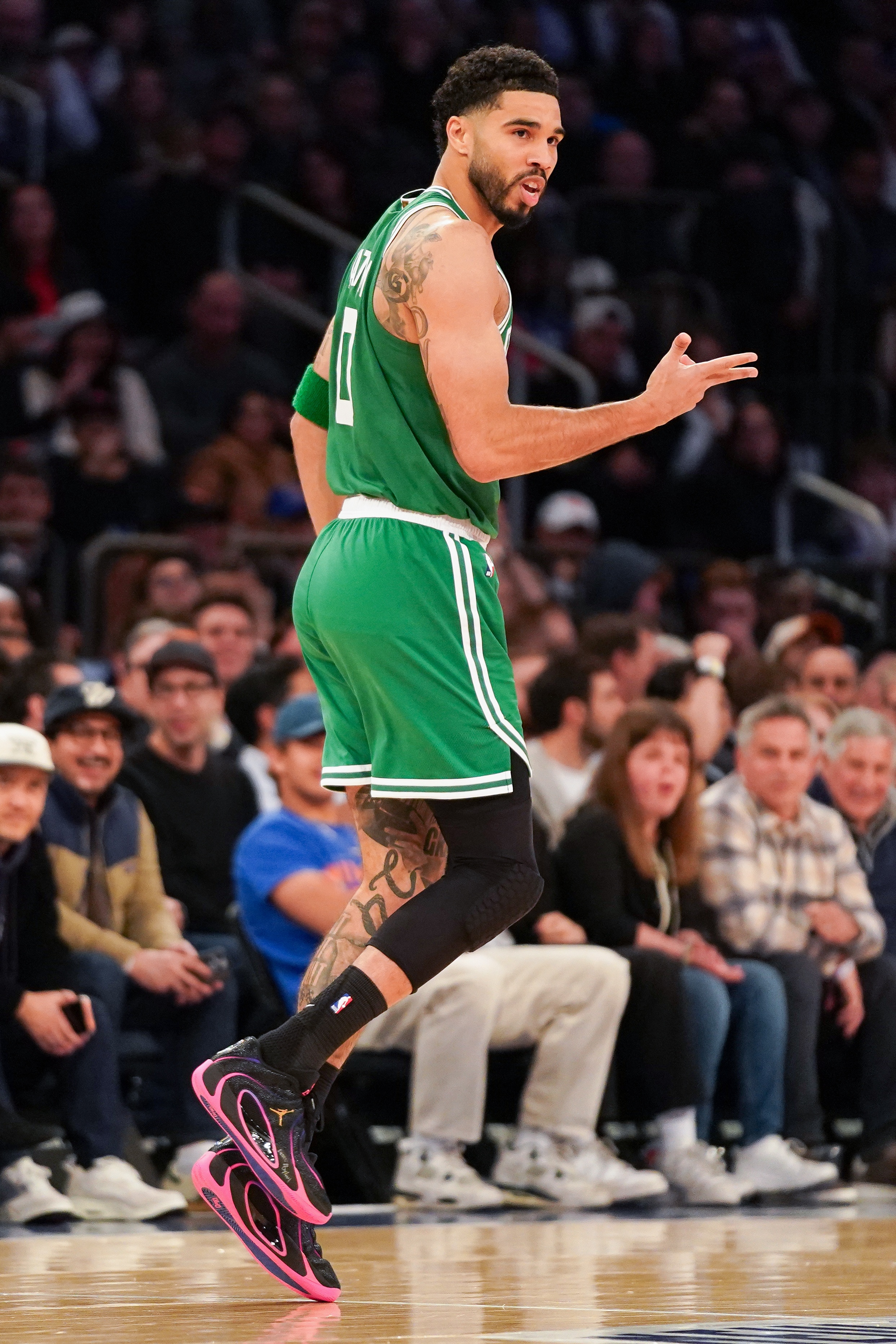 开云综合服务-记者：希望塔图姆能对自己更宽容一些 一步一步慢慢来