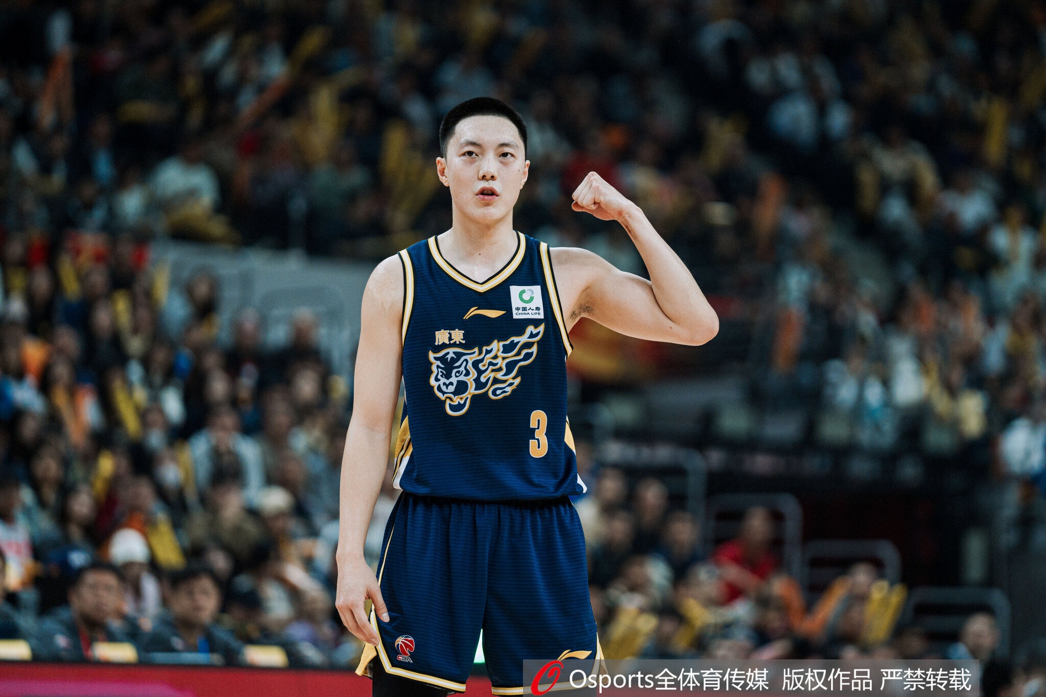 媒体人：今天要给胡明轩足够的尊重 末节&amp;加时赛拖着伤腿帮助球队